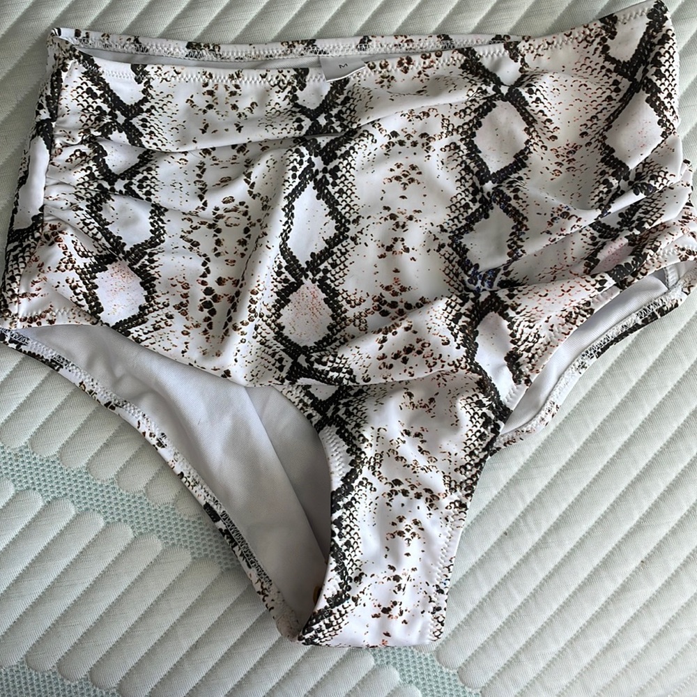 Cupshe bathing suit bottom. Snakeskin print. High waist. Ruched sides. Size M